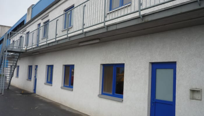 moderne Fensterinstallation mit Kunststoffrahmen - Referenzprojekt von Bartko Bauelemente in Ratingen