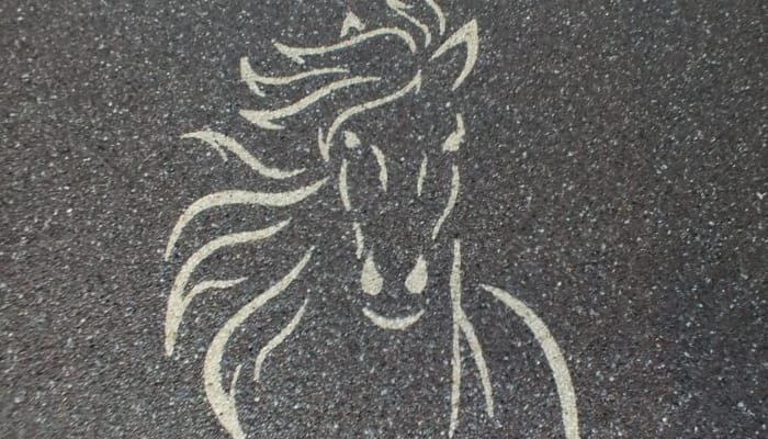 maßgefertigter Rollladen mit effizientem Sonnenschutz - Referenzprojekt von Bartko Bauelemente in Ratingen