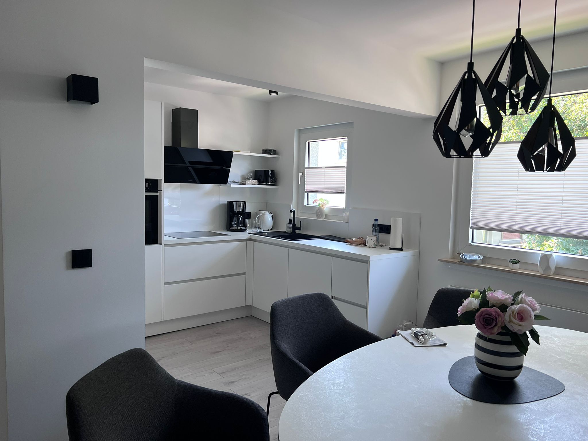 hochwertige Türmontage mit Sicherheitsbeschlägen - Referenzprojekt von Bartko Bauelemente in Ratingen