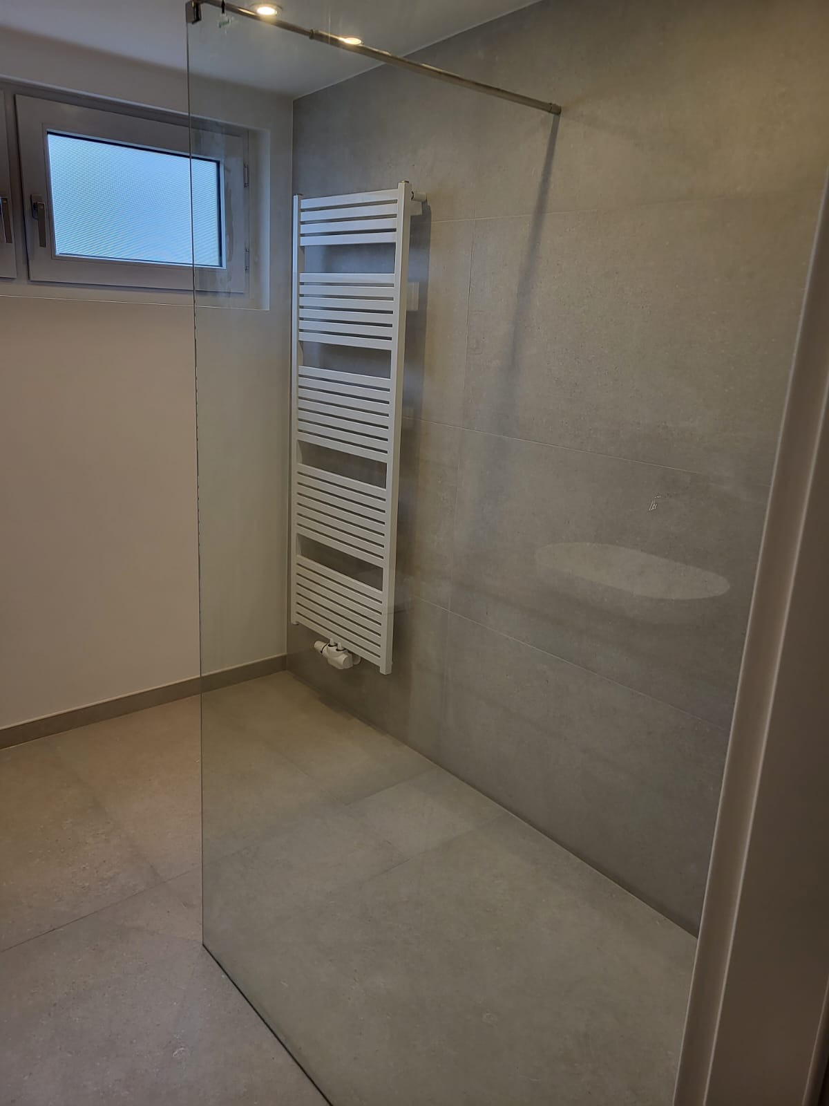 Natursteinteppich im Eingangsbereich eines Hauses - Referenzprojekt von Bartko Bauelemente in Ratingen